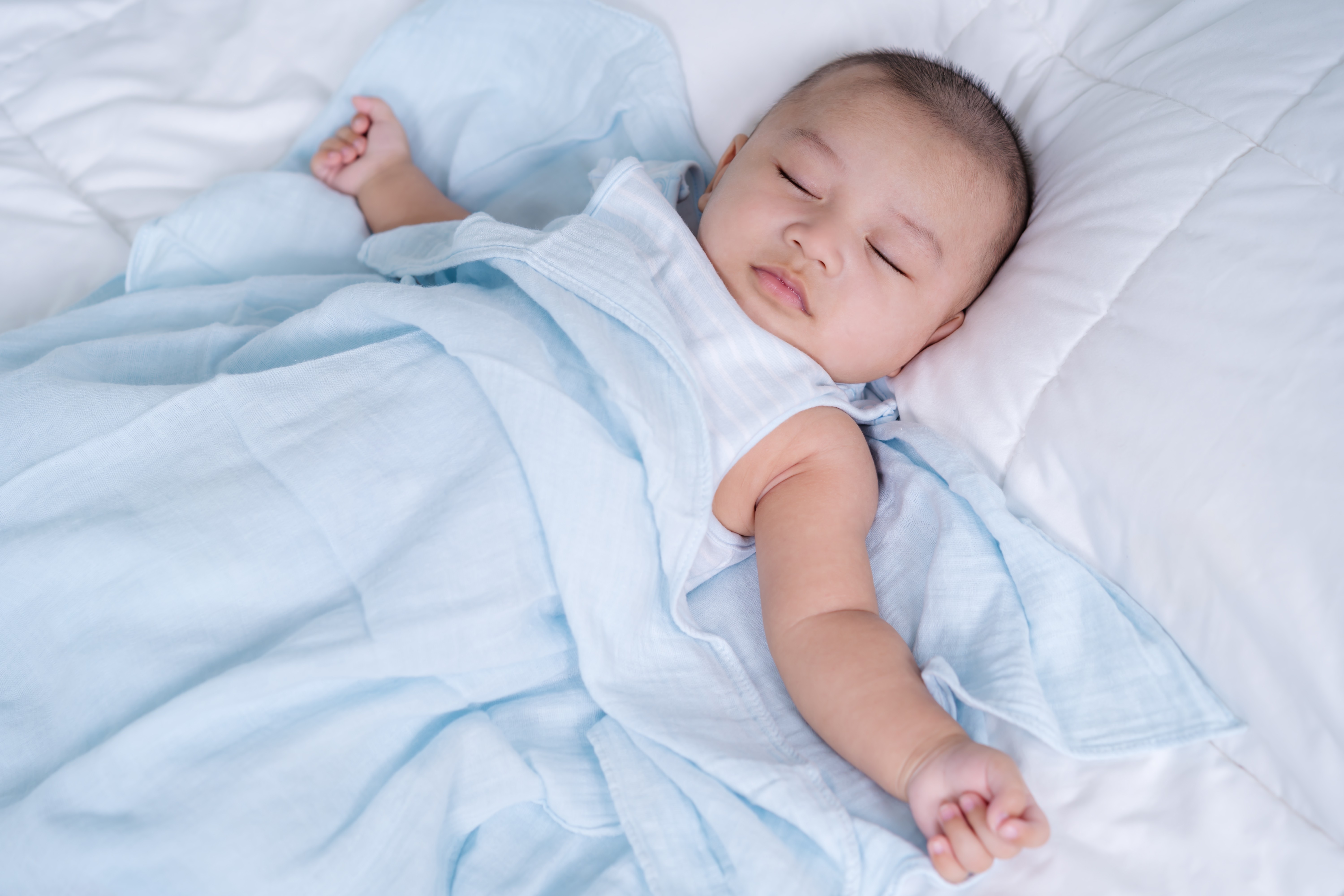 bayi tidur nungging, posisi tidur bayi, bayi tengkurap tidur, keamanan tidur bayi, posisi tidur aman bayi, Bunda, si Kecil